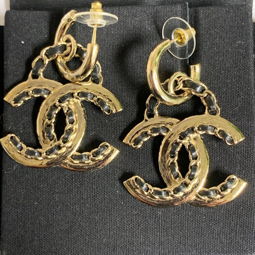 Chanel CC Black leather Chain CC Logo Dangle Earrings B22 P - Picture 4 of 7